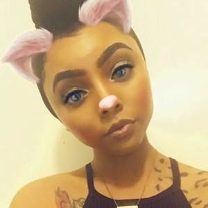 Meet your Posher, Danielle